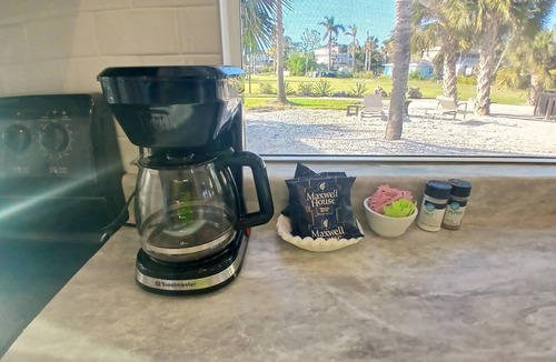 Bonita Shores Cottage | Quiet Quaint Cottage Right on Gulf Access Imperial River Close To Everything