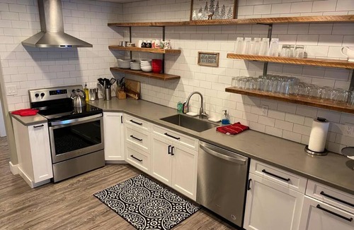 Oakridge House | Quiet & relaxing retreat- large home with sauna