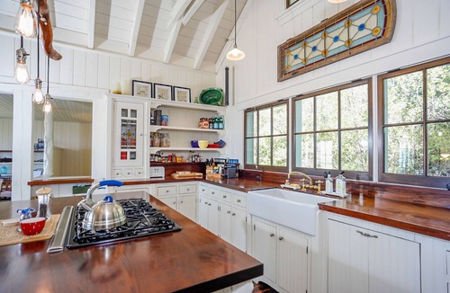 Bigfork House | Quiet sophisticated elegance on the shores of Flathead Lake.