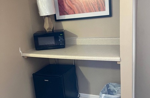 Jacksonville Hotel | Quiet stay, 2 Beds & One baths for travelers