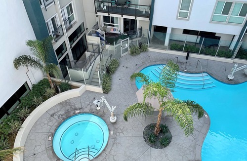 Beverly Grove Apartment | Quiet West Hollywood Oasis: Location, Location, Location