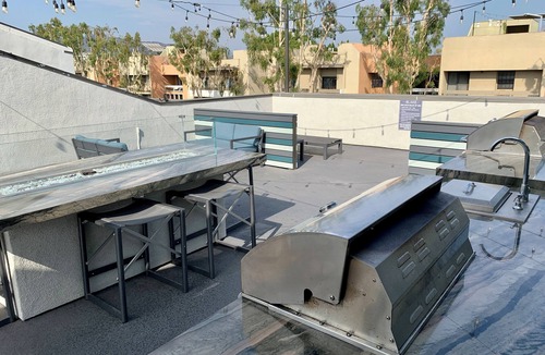 Beverly Grove Apartment | Quiet West Hollywood Oasis: Location, Location, Location
