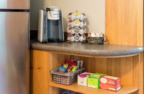 Quincy Apartment | Quincy Beach Home Next to Boston & T, Free Parking