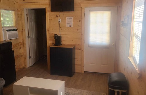 Atoka Cabin | Quite & Cozy Private Tiny Home