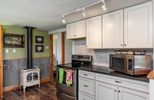 Four Corners House | Quite farm house in the country just minutes from town