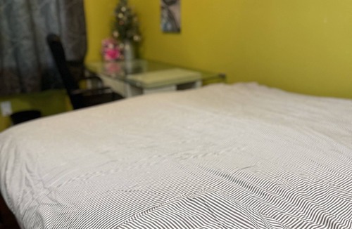 Hayward House | Quite private rooms w/bathroom — super close to Hayward airport