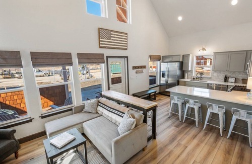 Dover Bay House | R and R Bungalow - 3 Bedroom 2 Bath Parkside Bungalow