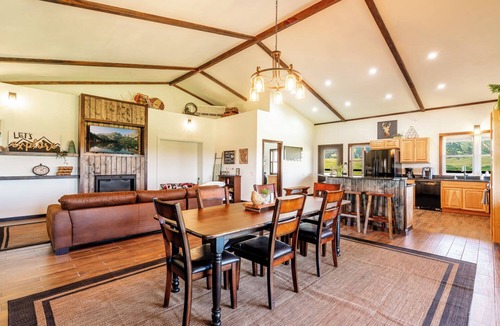 Dayton House | Rachael's Place | Views, Adventures, Deluxe Stay