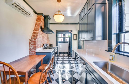 Zanoni Cottage | Radiant Gloucester House w/Private Porch!