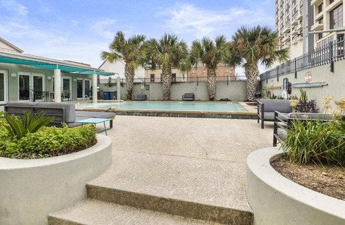 Downtown Austin Apartment | Radiant Loft on 5th St