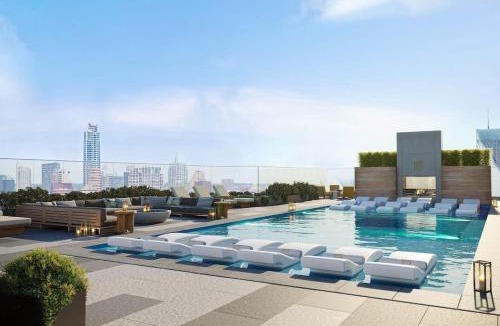 Rainey Street Historic District House | Rainey St 1BR - Heated Pool - Gym - Bar - DT ATX
