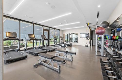 Rainey Street Historic District House | Rainey St 1BR - Heated Pool - Gym - Bar - DT ATX