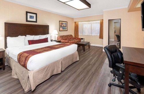 Coquitlam Hotel | Ramada by Wyndham Coquitlam