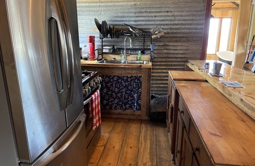 Dubois Cabin | RamsHorn Peak Cabin + 15 Acres, Great view, Animal friendly.