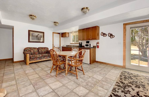 Spring City Apartment | Ranchette Eagles Roost - The Atsa #9 at Wind Walker Homestead, Sleeps 9