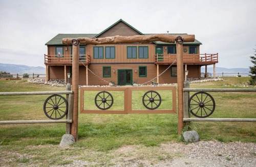 Livingston House | Rancho Deluxe Lodge · Whoa there partner, you've found your unique spot!