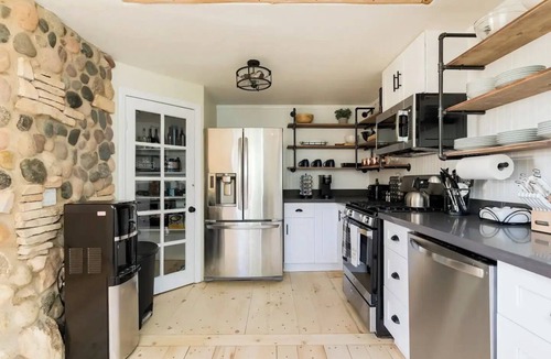 Alpine House | Rancho Maderas Lodge- Solar Heated Pool, King Bednn