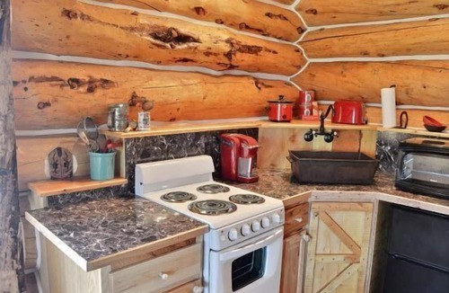 Wapiti Cabin | Rangers Cabin,- ideal couples retreat with pristine panoramic mountain views!