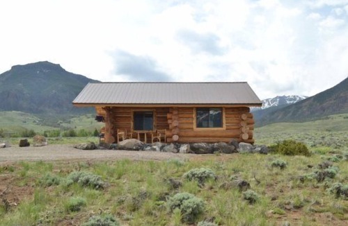 Wapiti Cabin | Rangers Cabin,- ideal couples retreat with pristine panoramic mountain views!