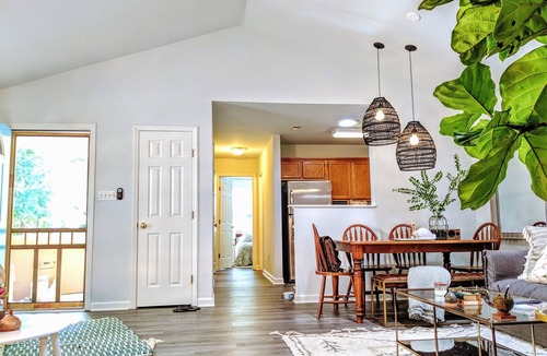 Matthews House | RARE⭐️DownTown Matthews ❤️Walk to Shops Restaurants Hiking❤️20 min to Charlotte