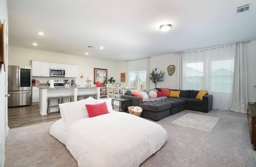 Medina Valley House | Rare Find Sleeps 13 Family Fun