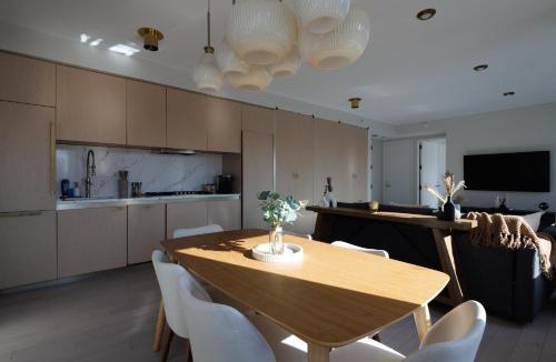 Central New York City Apartment | RARE Luxurious Apartment 1 Block From Time Square