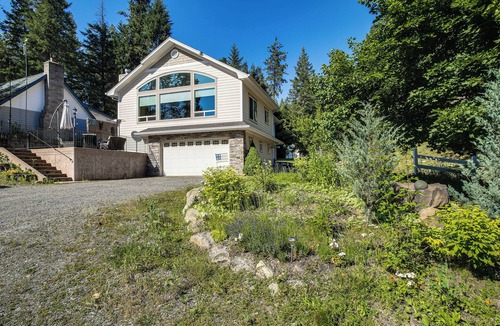 Rathdrum House | Rathdrum Home w/Hot Tub: Steps to Beach Access!