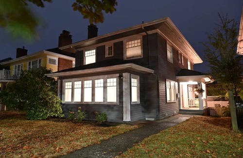 University District House | Ravenna Chic Escape/8 mins from UW/N Seattle by Zen Living