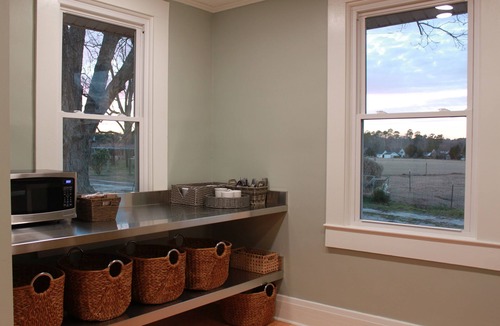 Whiteville House | Reconnect with Nature Farmhouse sleeps 6, two large bathrooms, full kitchen,