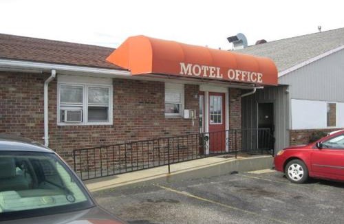 Terre Haute Hotel | Red Carpet Inn (formerly Royal Inn)