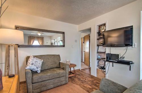 Laramie House | Red Gates Cottage 3 Miles to University!