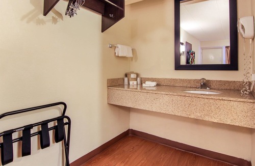 Troy Hotel | Red Roof Inn Detroit - Troy
