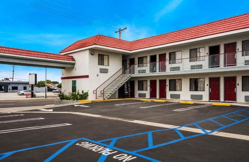 Harbor Hotel | Red Roof Inn Los Angeles - Wilmington, CA