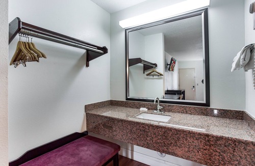 Monteagle Hotel | Red Roof Inn Monteagle - I-24
