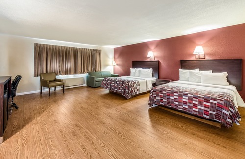 Wapakoneta Hotel | Red Roof Inn & Suites Wapakoneta