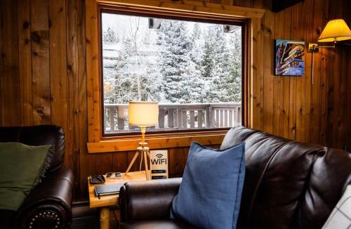 Rossland Hotel | Red Shutter Inn