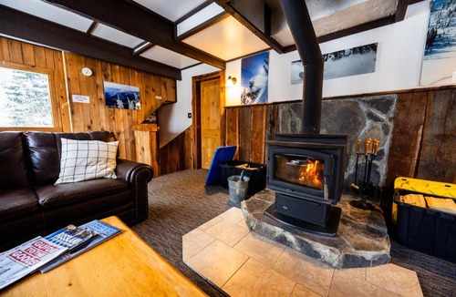 Rossland Hotel | Red Shutter Inn