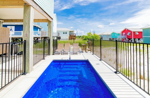 Saint Elmo House | Reduced Rate! Keep it Simple *Private Pool, Pet-Friendly, Beach Access*