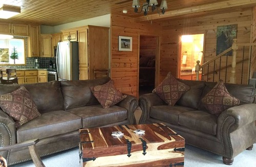 Island Park House | 🦌 REDUCED RATES! 24 Miles to Yellowstone~Tucked into the pines~New furniture