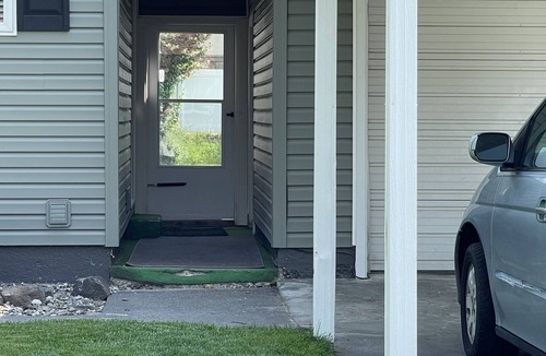 St. Anthony Apartment | Refreshing, Charming Retreat w/ CalKing Bed+ Close to Yellowstone, Tetons, Dunes