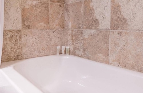 Rancho Santa Fe Hotel | Rejuvenate in Luxury Suite w/Golf Views in Rancho Santa Fe l Onsite Pool & Spa