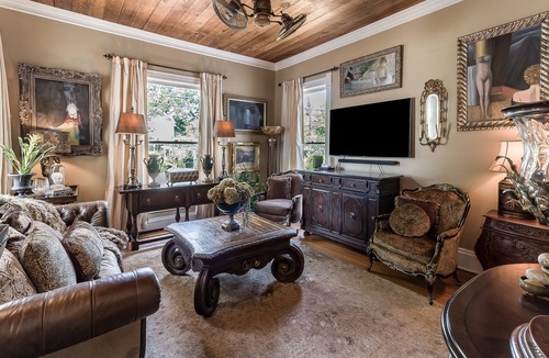 Pilot Point House | Relax and rewind and the Victorian retreat