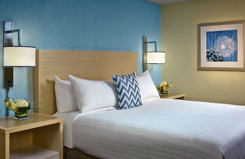 White Station House | Relax and Unwind! Outdoor Pool, Pets Allowed, Near Fire Museum of Memphis!