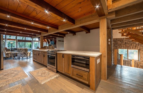 Coram House | Relax at Hebron House-sleeps 12 - 7 miles to Glacier w/scenic views & comfort!