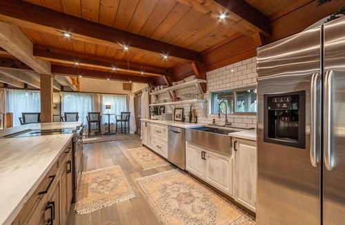 Coram House | Relax at Hebron House-sleeps 12 - 7 miles to Glacier w/scenic views & comfort!