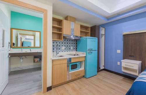 George Bush Park/Eldridge Hotel | Relax in 3 Spacious & Pet-Friendly Rooms w/Kitchenettes Near Constellation Fiel