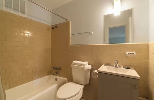 Clute Hotel | Relax in a Homey Room Near Local Attractions, Brazosport Museum Nearby - 2 Rooms