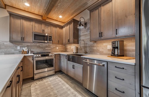 Coram Condo | Relax in Luxury! 2bd/2ba Condo w/King Beds-Private Hot Tub & Mountain Views #2-2