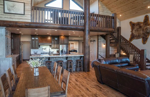 Felt House | Relax in Solitude at "Our Place" - Sleeps 22