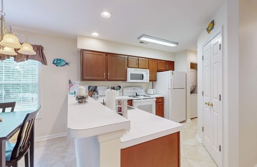 Longs Condo | Relax in style at Longs Cozy Haven: your comfortable, accessible retreat